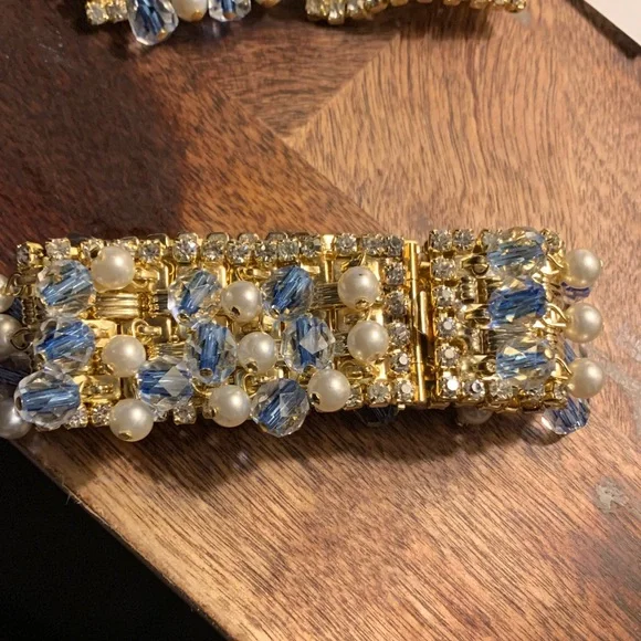 Vintage Hobe Pearl & Gold With Blue Rhinestones Bracelet & Earrings Set - Picture 2 of 7